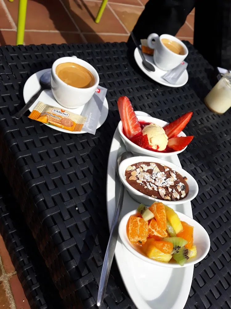 Café Gourmand En Terrasse Á l'étage